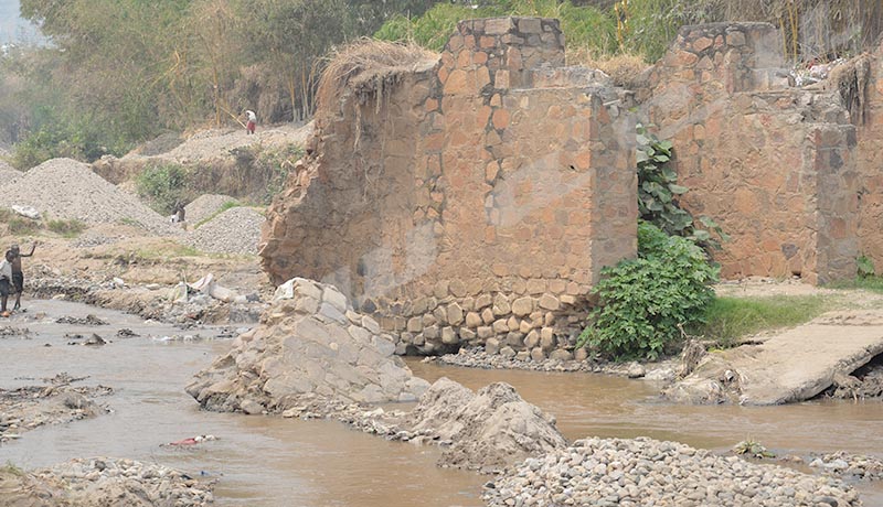 Le pont Kanyosha : une fracture entre Kanyosha et  Musaga